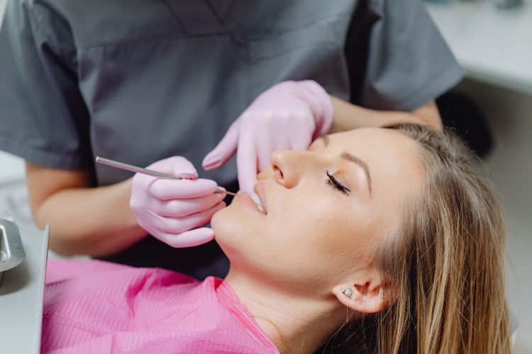10 Signs It’s Time To Schedule a Dental Checkup